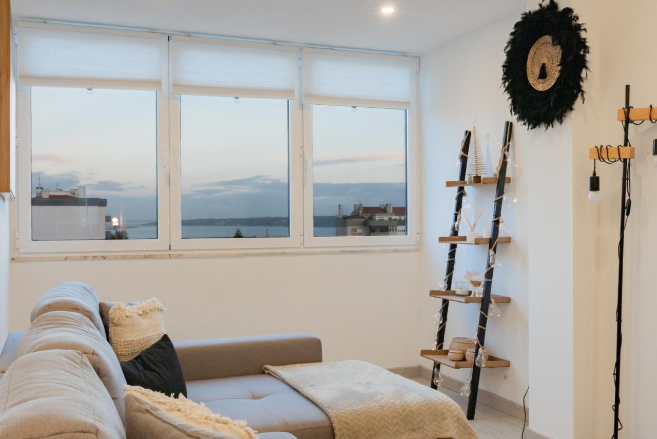 Stylish Apartment W/ River View By Lovelystay Oeiras Esterno foto