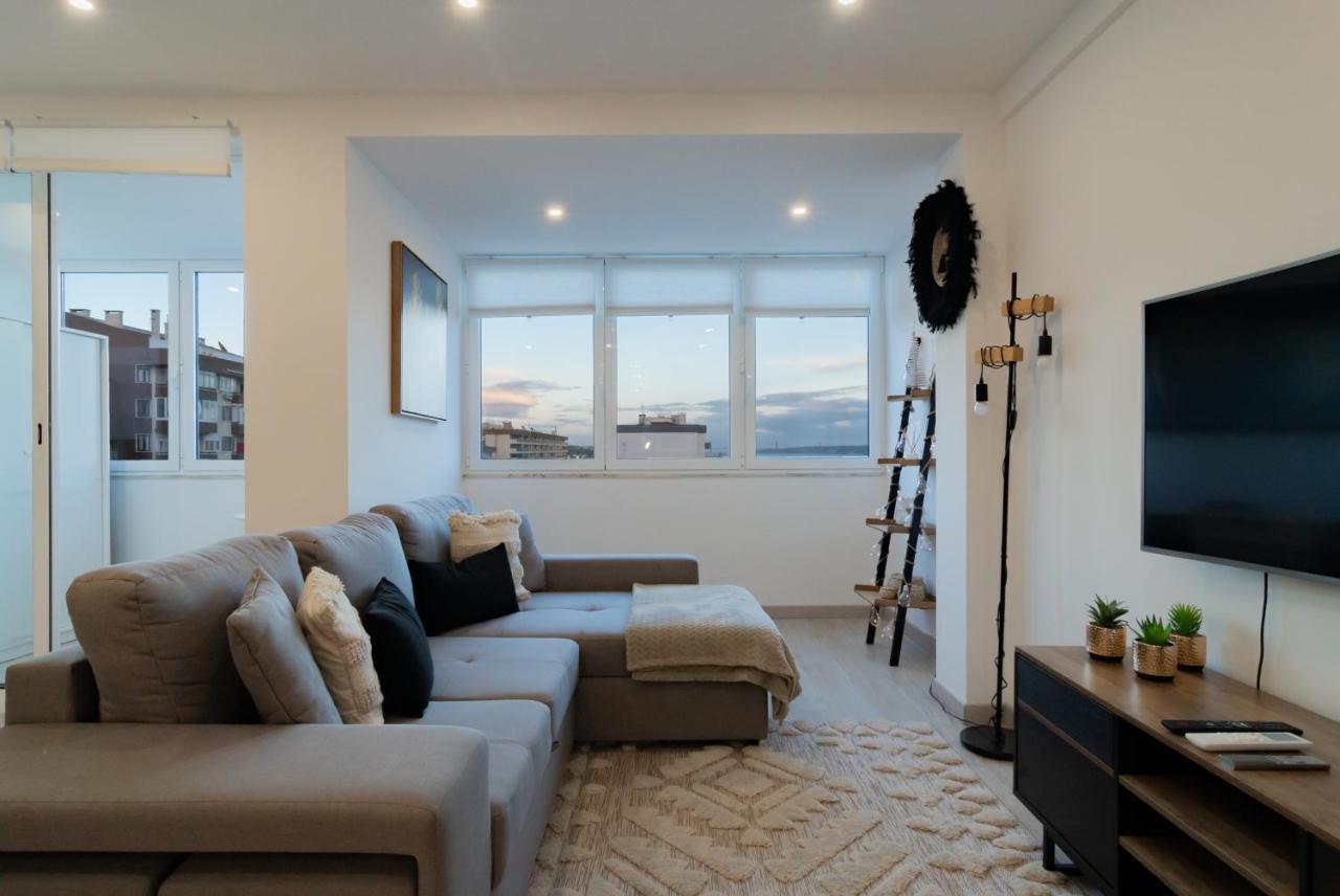 Stylish Apartment W/ River View By Lovelystay Oeiras Esterno foto