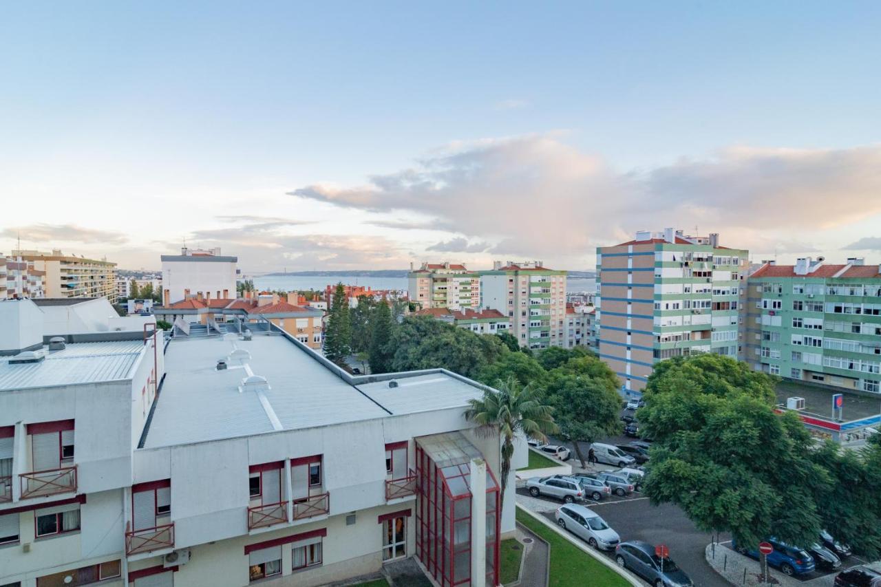 Stylish Apartment W/ River View By Lovelystay Oeiras Esterno foto