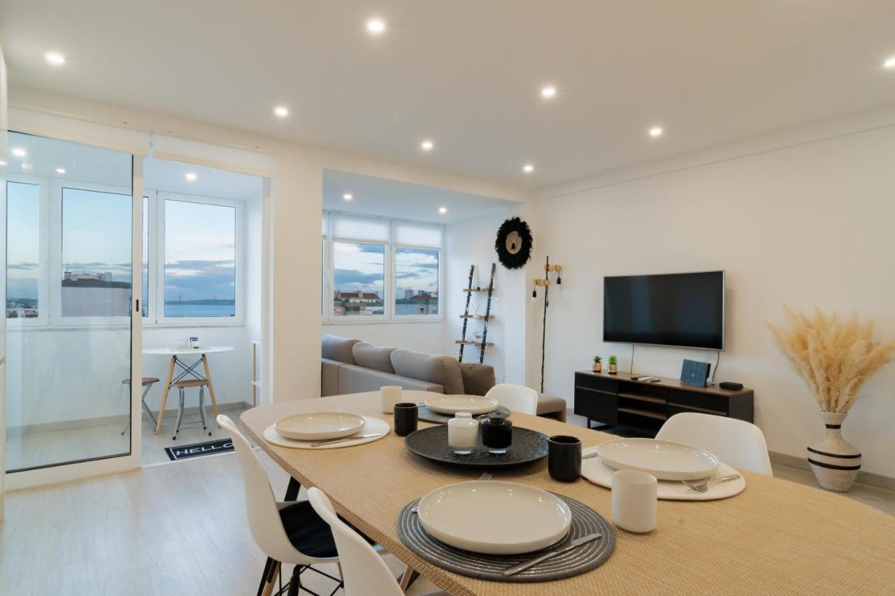 Stylish Apartment W/ River View By Lovelystay Oeiras Esterno foto