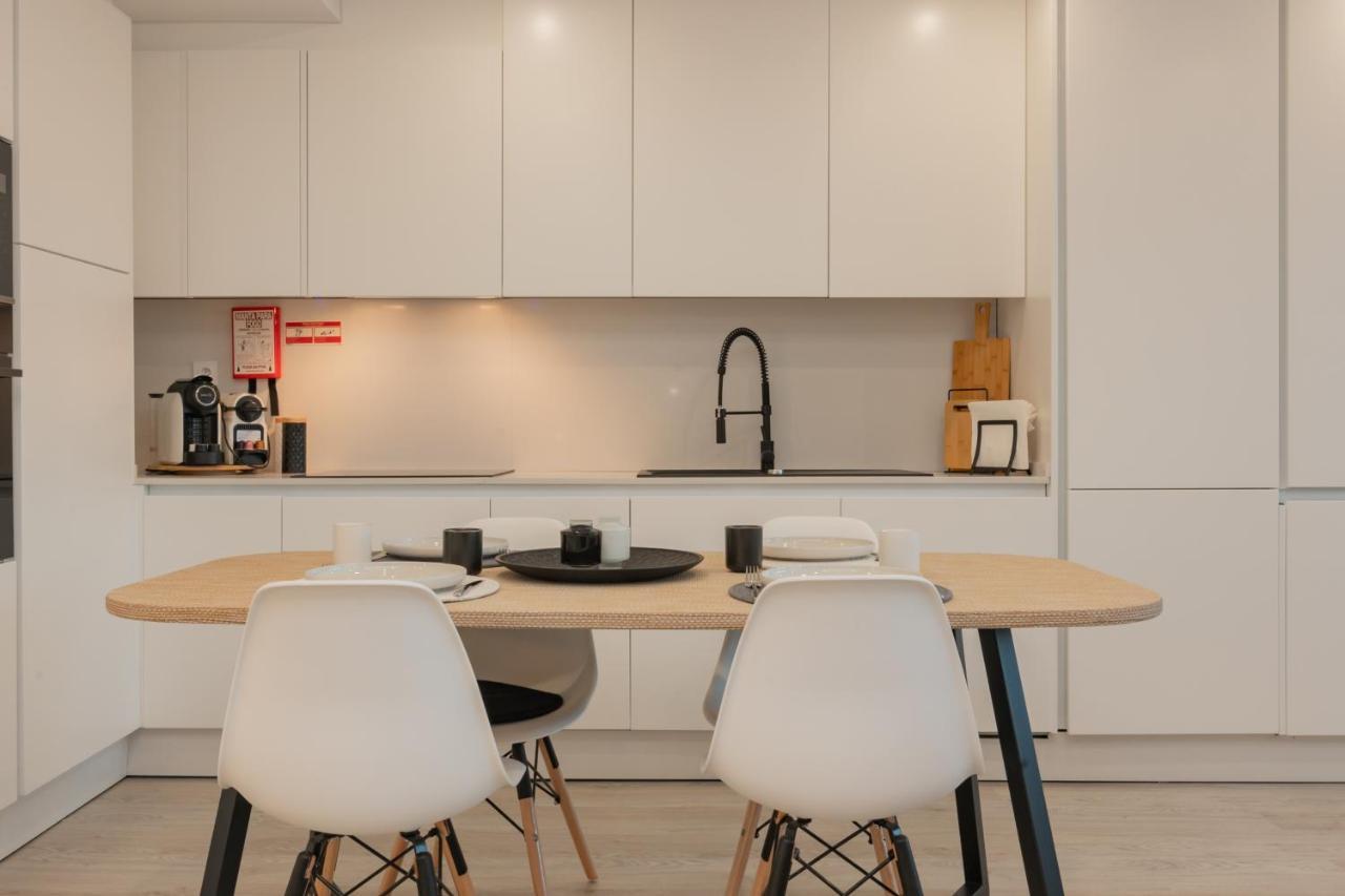 Stylish Apartment W/ River View By Lovelystay Oeiras Esterno foto