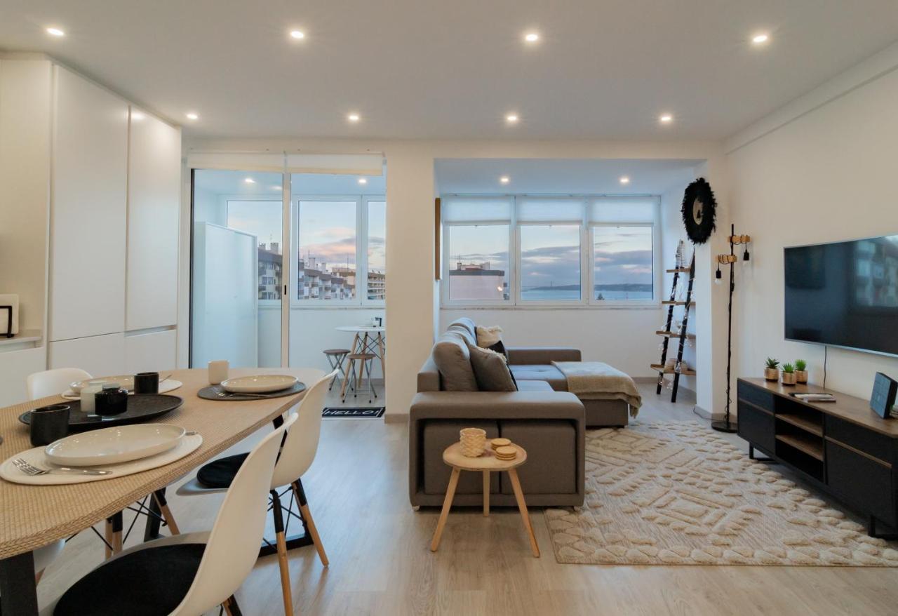 Stylish Apartment W/ River View By Lovelystay Oeiras Esterno foto